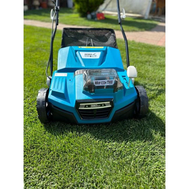Scarificator si aerator pentru gazon, Dedra, pe Acumulator 1800W, 2x18V/36V, latime 38cm, cos 45L